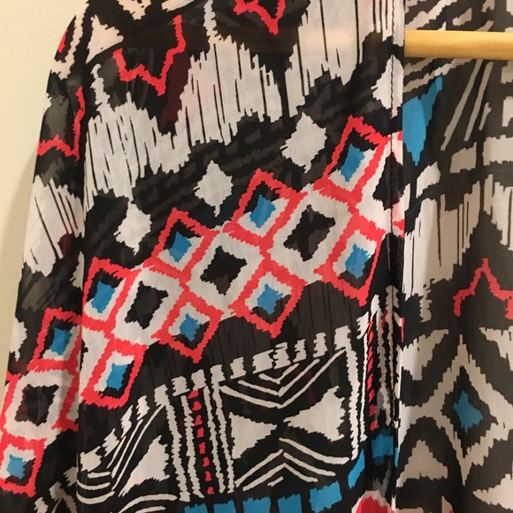 Junior’s Wrap - Size Medium (7-9) - Picture 2 of 3